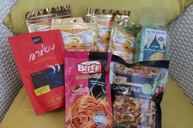 プーケットでの戦利品は、<br />ビッグCで買ったマンゴーミルクキャンディ各種。<br />インスタントコーヒー、トムヤン味カシューナッツ、ピリ辛スナックなど。<br />