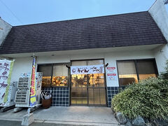 手打十段 うどんバカ一代。
６日目の朝はこちら。高松市内のうどん屋さんではダントツ人気。早朝からお客さん途切れません。
