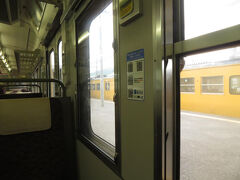 2025.06.09　岡山ゆき普通列車車内
まだまだ主力の黄色い近郊電車だが、いよいよ先が見えてきた。