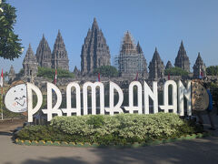 先輩方の旅行記でよく見かけた写真
右手前の塔が残念ながら工事中