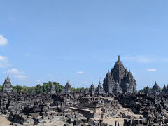 セウ寺院はまだまだ修復途中の様子