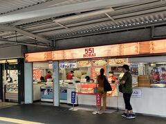 阪急で十三乗換え
蛍が池からモノレール

十三駅ホームの５５１
並ばず買えラッキー
