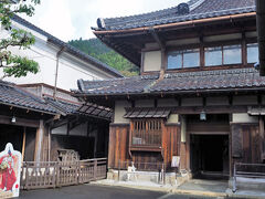 入口からして立派な建物。