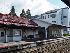 再びの智頭駅。
JRと智頭急行の駅舎は、ホームでつながっていました。