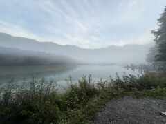 じゃーん
素晴らしい…
言葉を飲む　幻想的な美しさ
右端に人だかり写っていますが、
5:20で　すでに早朝組がいます