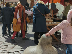 オルデハンザというお店で、タリン伝統のお菓子を買いました。
アーモンドに砂糖とシナモンをまぶしたスイーツを食べました。甘すぎず食べやすかったです。