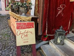 細い裏通りを歩いていると、
チョコレートカフェがありました。
時間の都合上、中には入りませんでしたが、伝統とオーラを感じたので、次回行くときは入りたいと思います。