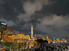 外灘はイギリスなどの租界地として発展した場所なので
当時の最高水準といわれる西洋建築が多く残っており
ヨーロッパのような雰囲気が楽しめます。