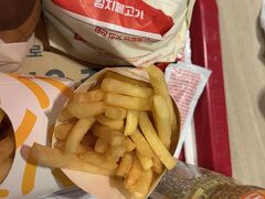 龍山駅のＩパークモールへ移動
ロッテリアで食事