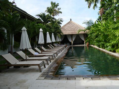 ホテルに戻って、プールでクールダウン。

帰りはGrabBikeを利用したので市場からホテルまで約5分でした。
料金はIDR8,800（88円）。