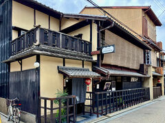 【 JUNIDANYA HONTEN / Sukiyaki & Shabu-shabu 】 

「パラカ 祇園町南側第1パーキング(15分,200円)」に車を停めて，【十二段家 本店】へ。客は二組のみだったように思いますが，入口には満席の表示。