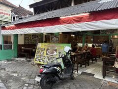 夕ごはんはGrab(28K)で、ワルンインドネシア。
安くておいしくて好きな店。