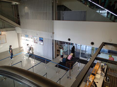 下船、苫小牧フェリーターミナルに着きました。