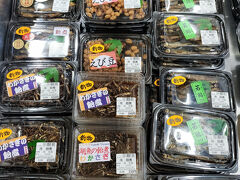 今庄ぶどう園の前を通ったら、当然クローズ。
ちゃんと確認しておくべきだった・・

長浜市の「道の駅　塩津海道あぢかまの里」には、湖魚の佃煮がいっぱい。
