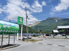 伊吹山ドライブウェイに行こうかな～とも思ったけど、夏休みの土曜日は混雑しているだろうから次回のお楽しみに。

伊吹山が見える、米原市の「道の駅　伊吹の里」。