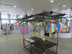 高知駅に戻ってきました。高知の夏の風物詩、よさこい祭りの真っ最中でした。。