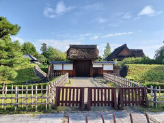 足利学校とやらまでやってきました。

まだ中には入れません。

