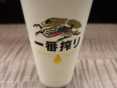 焼肉ライクで2杯飲んで食べたのでお腹いっぱいでしたが、ラウンジに行きましたw
昨年9月に行ったメルキュール浜名湖を彷彿とさせる混雑ぶりでした。