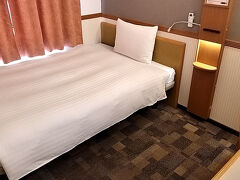 本日の実家へ到着。バイクは立体駐車場入り口脇に案内されました。もちろん無料です。