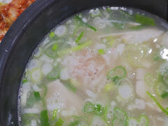 ポンジョン・テジクッパ
正確には「テジ・クッ・パプ（豚・汁・飯）」（笑）