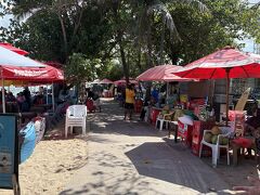 時間になったのでサーフィンをしにビーチへ。
