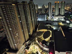 ほら見たことか、予感が的中。（去年もそうだったので）
７泊ずっと水はちょっと、、今回は意を決してフロントに向かいました。

「Excuse me, shower is cold.」これだけですぐに伝わった。

スタッフを部屋に向かわせるとのこと、部屋に戻り待機。
すぐに当直の方が見に来て下さったのに、何度試してもやっぱり水しか出ない。

「Tomorrow morning maintenance.」と言ったので、明日（もう今日だけれど）修理をお願いすることにしました。

あれこれしてるうちにもう２時、おやすみなさい♪

＜本日の歩数：6,742歩＞

つづく。

次の旅行記 → →
【2】美味しくてかわいいウベハロハロ
https://4travel.jp/travelogue/12000443