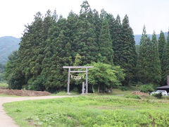 食後は集落のはずれにある高倉神社お参り