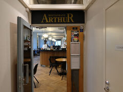 ホテルの朝食会場へ。