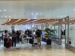 【Love the Philippines】のモニュメント。
かわいいので記念に撮りたかったけれど人が多すぎて断念。