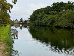 浄興寺からは結構距離がありまして歩くこと２０分超。
ようやく高田城のお堀に差し掛かります。