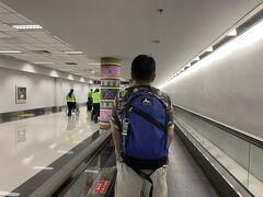 マニラでの乗り継ぎは4時間くらい。PPで使えるラウンジで時間を潰す予定。こういう時、ラウンジが使えるとかなり助かります。