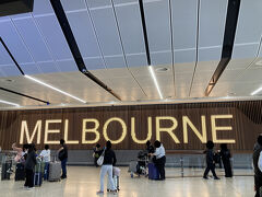 あっという間に着いたメルボルン空港
第一ターミナルからバスでメルボルン市街へ向かいます
