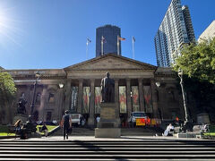 トラムに乗って向かうはビクトリア州立図書館です