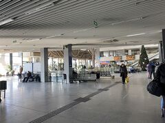 無事にソフィアに到着しました！キレイでベンチがたくさんあります。警察も頻繁に見廻っているようです。が、ホームレスがそこそこいました。まあ普通に過ごす分には問題は無さそうです。