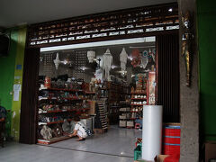 Unagi Handicraftでショッピングしながらウブドへ向かいます