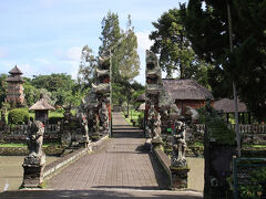 5日目

　天気が良かったので少し足を延ばします

タマン・アユン寺院へ
