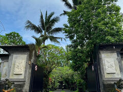 ２泊～
Ubud Raya Villa

　ウブド地区で３ベッドルームは限られています

宿泊したかったホテルが予約済みとなっていたのでこちらのホテルを選びました
クチコミでは意外と良い評価が多く・・・本当？　とチョット不安でした

