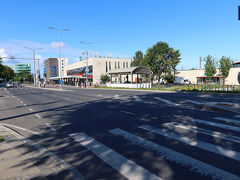 タリン駅に来てみました。エストニア語では「Balti jaam（バルティ・ヤーム）」と呼ばれ、「バルト駅」を意味します。