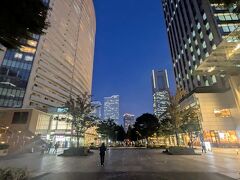 「みなとみらい大盆踊り」の会場、臨港パークへ向かいます。