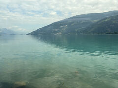 途中、トゥーン湖かな。