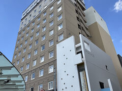 駅西口より徒歩1分。3連泊したかったけど空きがあったのは、この日だけ。とりあえず1泊します。