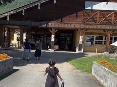 早朝に自宅を出発。高山の陣屋朝市で買い物をしてから奥飛騨山之内牧場へ。