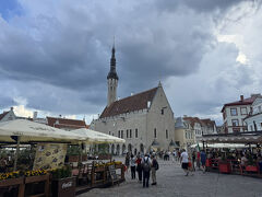 広場の一画には、タウンホール