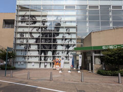 それでは、３日目（最終日）の観光スタートです！
ホテルのある松山市駅から市電に乗り、10分弱、大街道に到着です。
さらに数分ほど歩いて、松山城への入り口に到着しました。
８時30分から営業しています。
９時前にはここに到着しましたが、既にかなりの人がいましたよ。
土曜日だったしね。