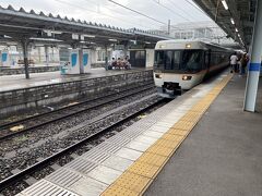 明日は仕事なので１本早い特急しなのに乗り、