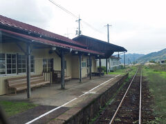 因幡船岡駅。
若桜鉄道は文化財になっている駅が多くあります。