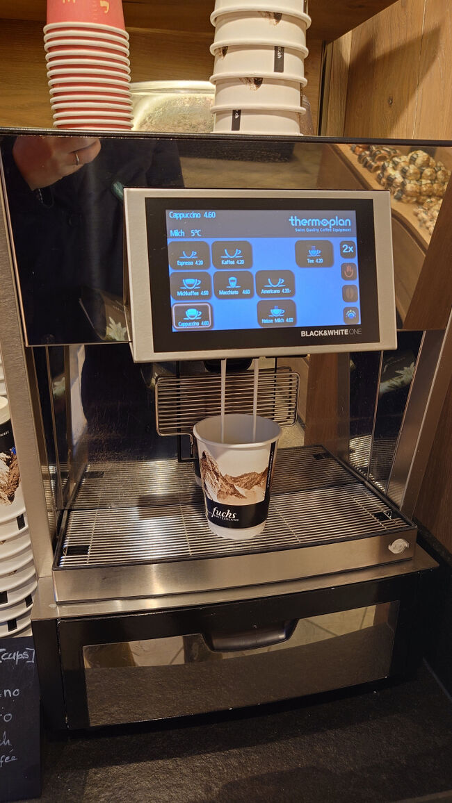 カプチーノはセルフで。