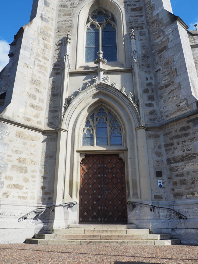 扉は閉まっていました。<br />扉は開かなかったですが、扉が重かっただけかも。