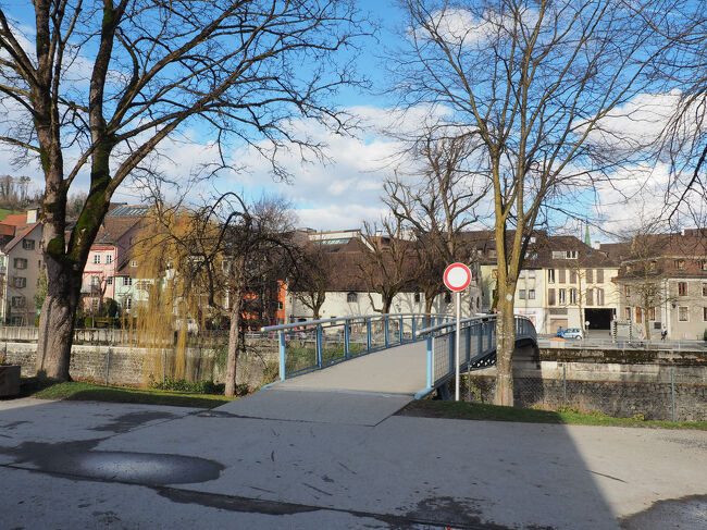 川を渡って旧市街へ。