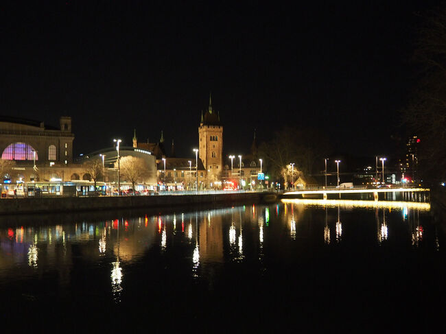中央駅前、リマト川対岸から。